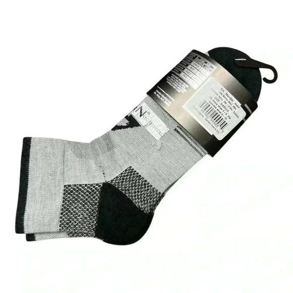 Stone Mountain Accessories Black & Grey Men's crew socks NWT - Picture 2 of 5